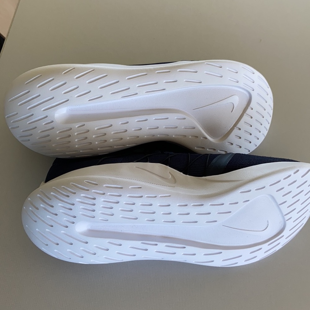 Nike sneakers - Picture 6 of 8